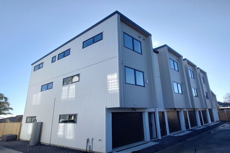 Photo of property in 5/113 Te Atatu Road, Te Atatu South, Auckland, 0610