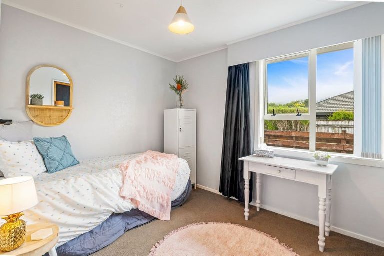 Photo of property in 3 Tawa Street, Waikanae, 5036