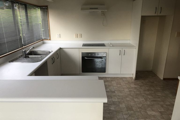 Photo of property in 1/194 Whangaparaoa Road, Red Beach, 0932