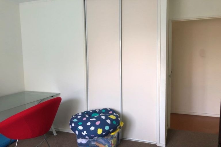 Photo of property in 16 Mallard Place, Unsworth Heights, Auckland, 0632