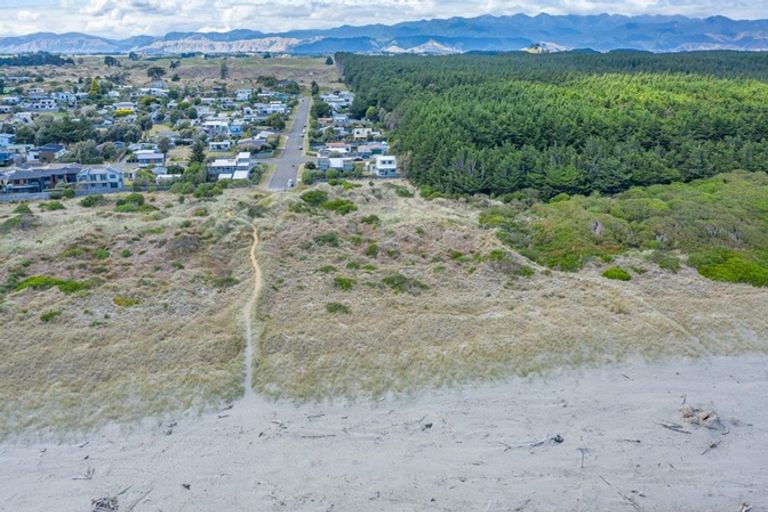 Photo of property in 5 Rua Avenue, Waitarere Beach, Levin, 5510