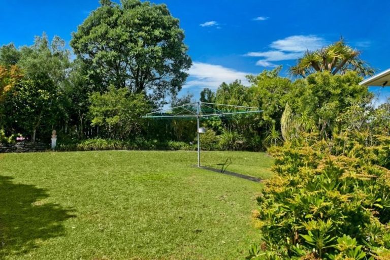 Photo of property in 33 Longreach Drive, Sunnyvale, Auckland, 0612