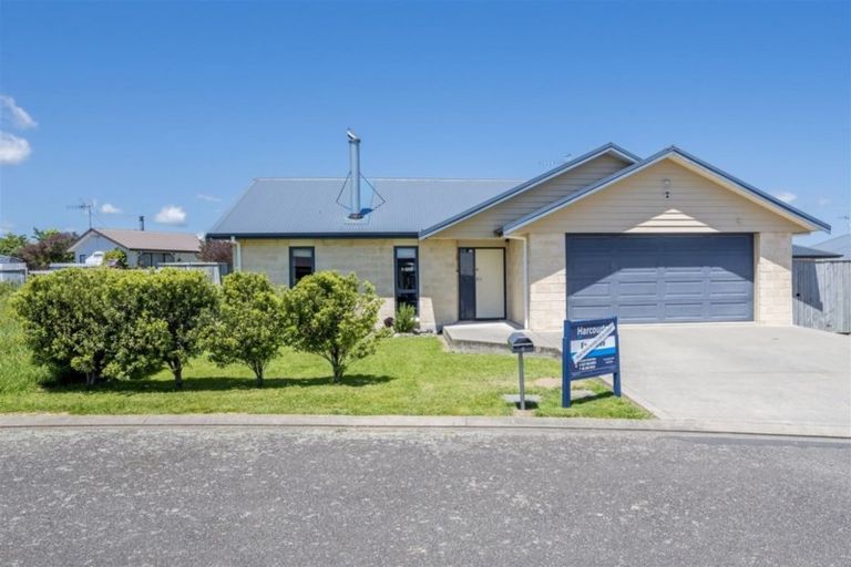 Photo of property in 6 Karlos Lane, Levin, 5510