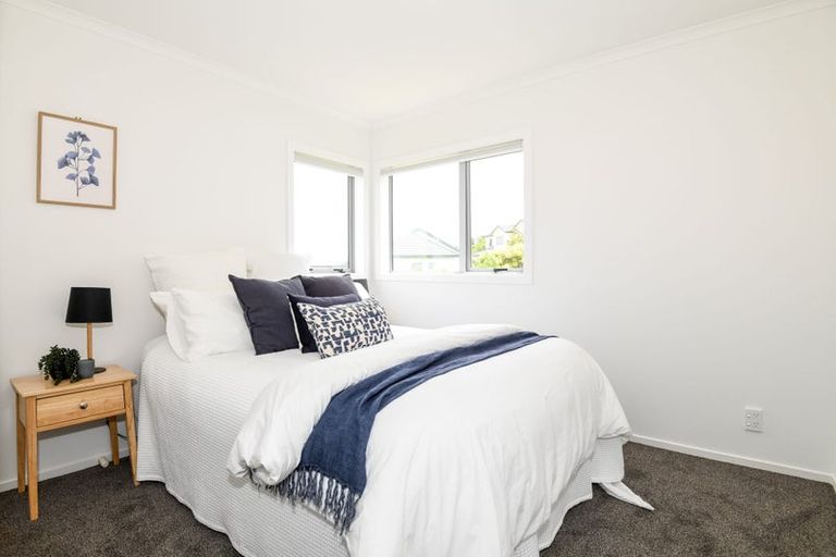 Photo of property in 75 Dress Circle, Newlands, Wellington, 6037