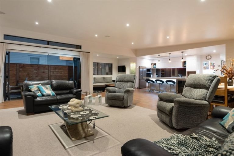 Photo of property in 33 Coast Boulevard, Papamoa Beach, Papamoa, 3118