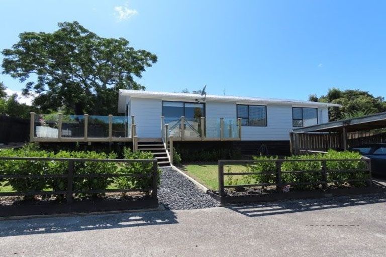 Photo of property in 1/14 Moxham Grove, Massey, Auckland, 0614