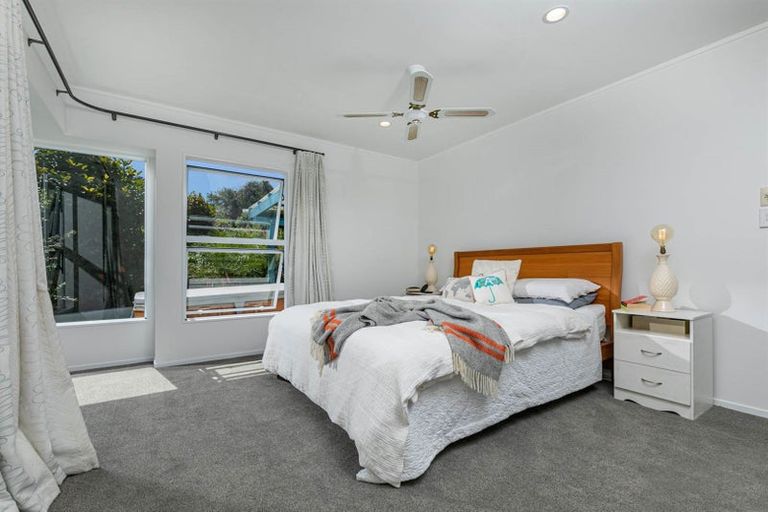 Photo of property in 32 Waipuia Place, Greenhithe, Auckland, 0632