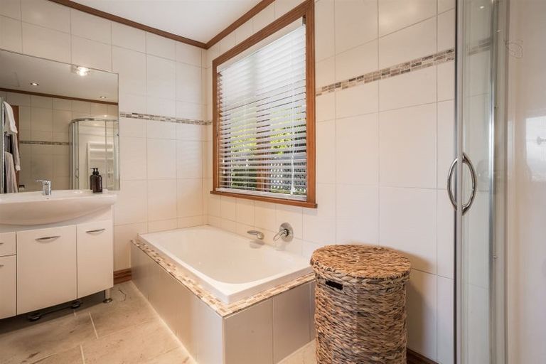 Photo of property in 12 Makora Grove, Paremata, Porirua, 5024