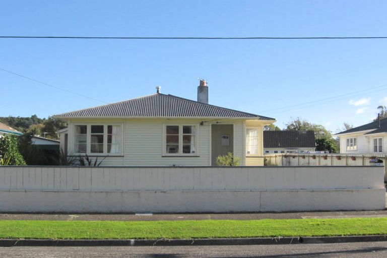 Photo of property in 12 Benge Crescent, Naenae, Lower Hutt, 5011