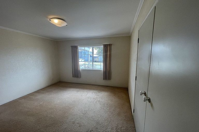 Photo of property in 84 Granville Drive, Massey, Auckland, 0614