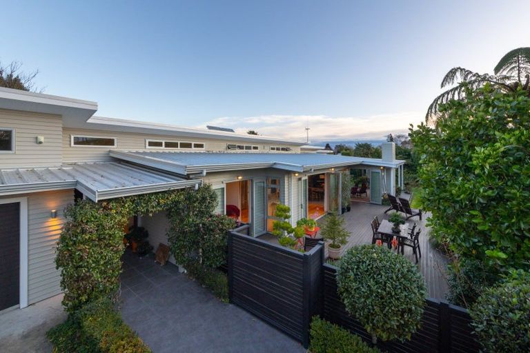 Photo of property in 72 Pahiatua Street, Hokowhitu, Palmerston North, 4410