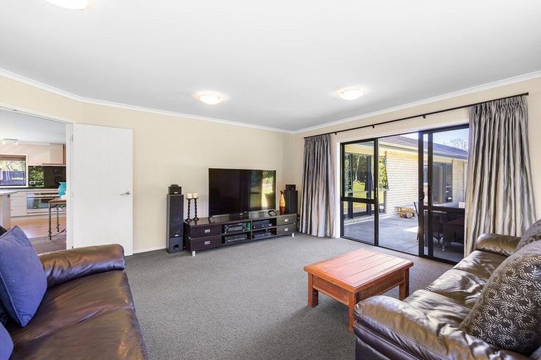 Photo of property in 52 School Road, Riverhead, 0820