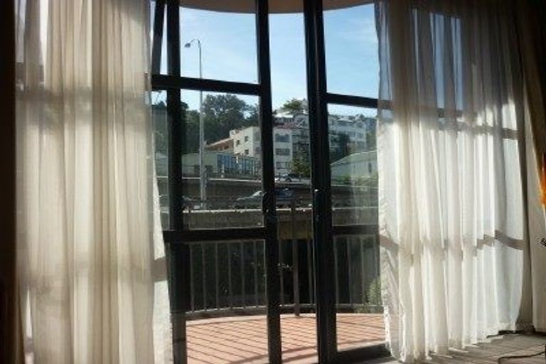 Photo of property in Atrium Towers, 1p/154 The Terrace, Wellington Central, Wellington, 6011