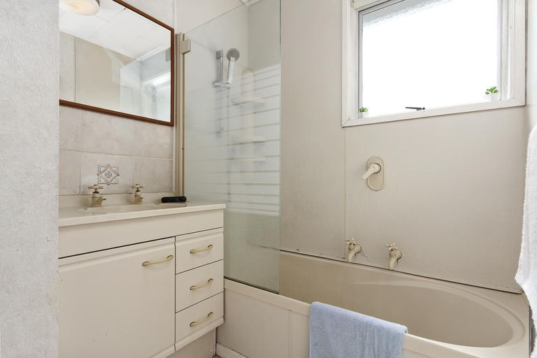 Photo of property in 12 Sari Place, Massey, Auckland, 0614