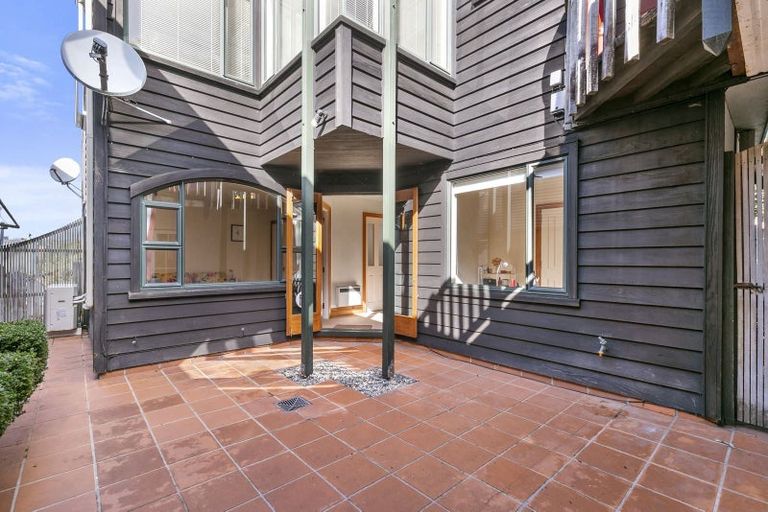 Photo of property in 10 Barton Terrace, Thorndon, Wellington, 6011
