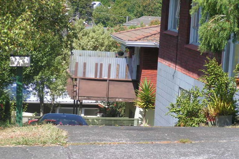 Photo of property in 2/27 Ravenwood Drive, Forrest Hill, Auckland, 0620