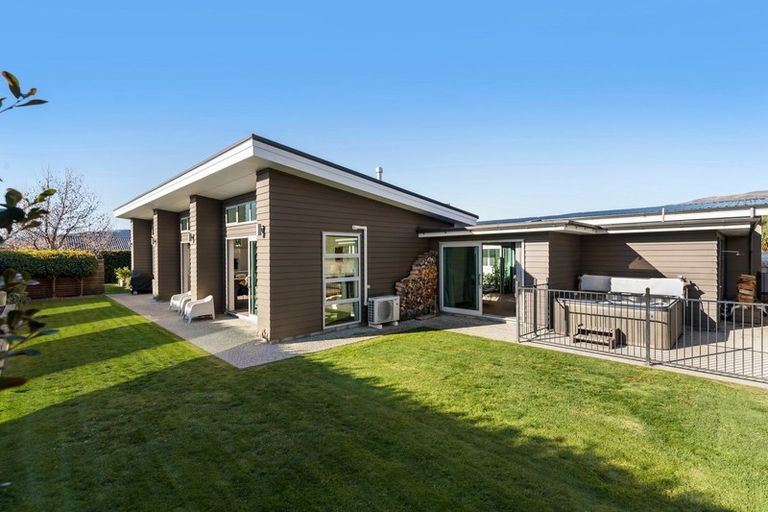 Photo of property in 44 Kelliher Drive, Wanaka, 9305
