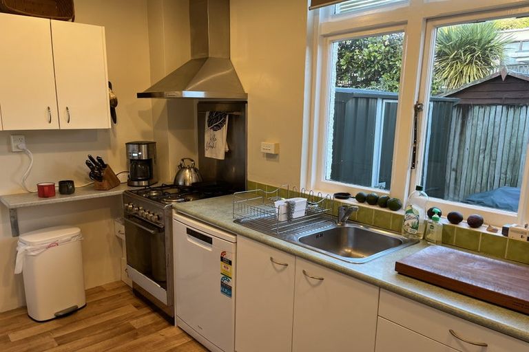 Photo of property in 1/184 The Parade, Island Bay, Wellington, 6023