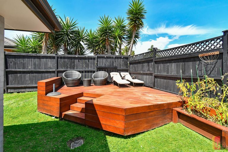 Photo of property in 204 Wattle Farm Road, Wattle Downs, Auckland, 2103