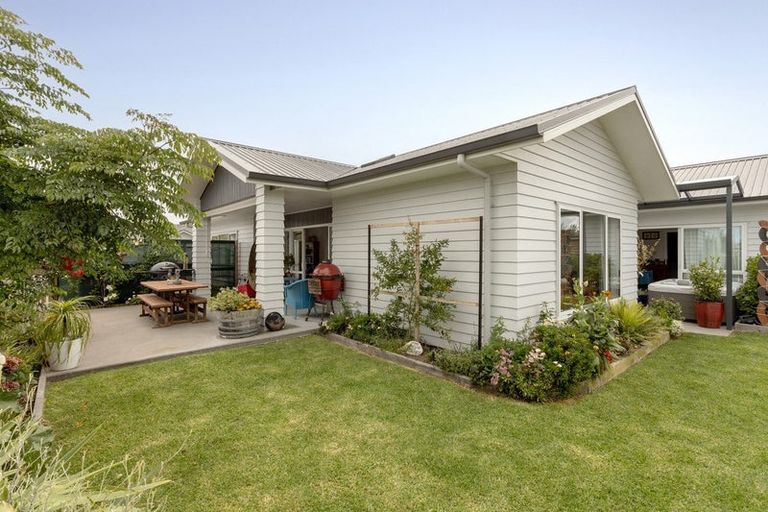 Photo of property in 2 Karanema Place, Coastlands, Whakatane, 3120