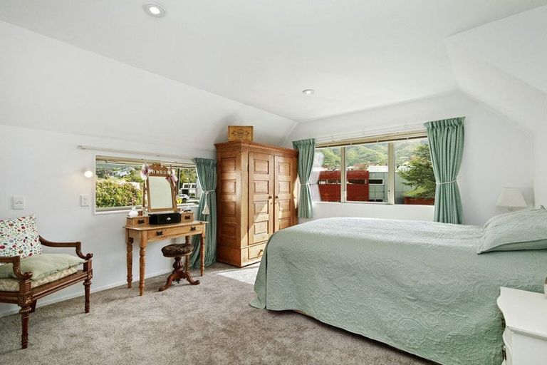 Photo of property in 12 Cambridge Street, Tawa, Wellington, 5028