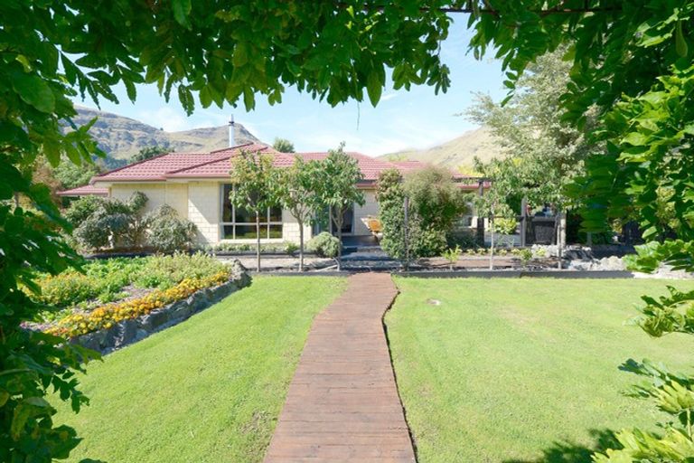 Photo of property in 6 Deavoll Place, Heathcote Valley, Christchurch, 8022