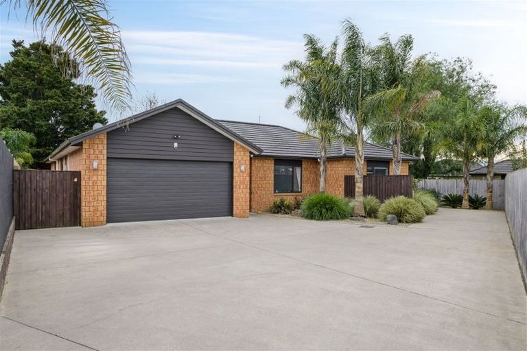 Photo of property in 12 Hampshire Court, Flagstaff, Hamilton, 3210