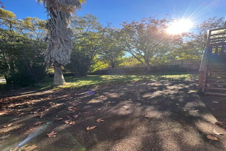Photo of property in 28 Claverdon Drive, Massey, Auckland, 0614