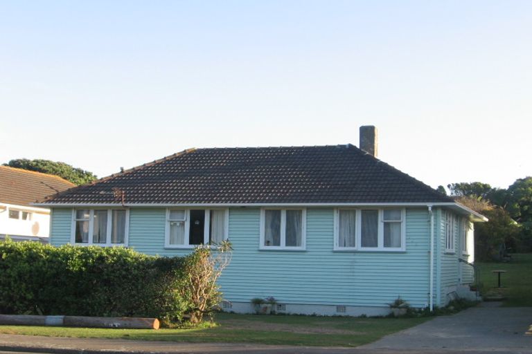 Photo of property in 112 Main Road, Titahi Bay, Porirua, 5022