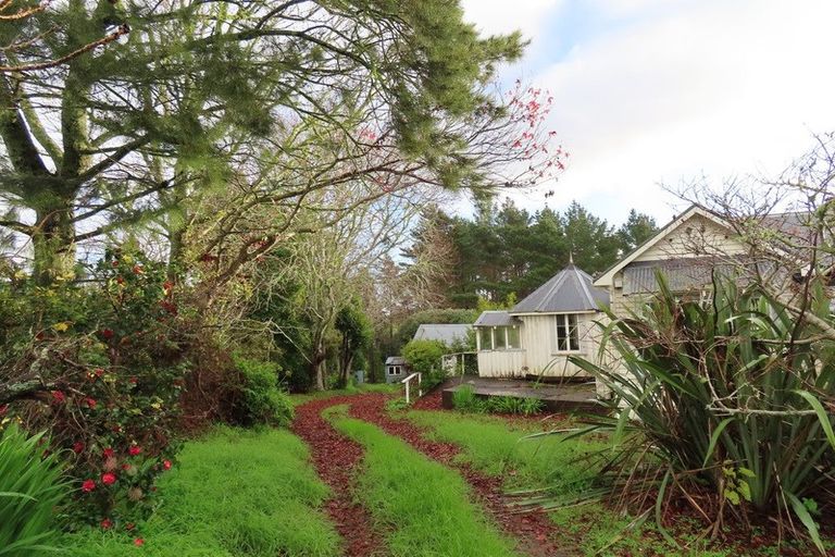 Photo of property in 1008 East Coast Road, Fairview Heights, Auckland, 0630