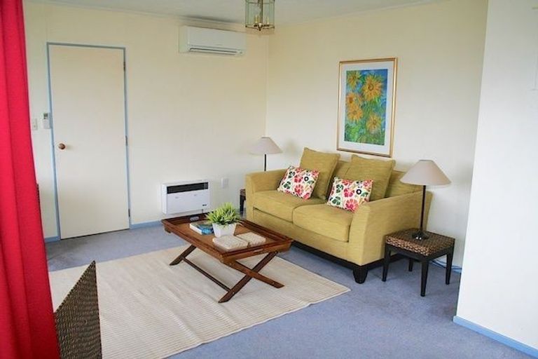 Photo of property in 32 Pekanga Road, Normandale, Lower Hutt, 5010