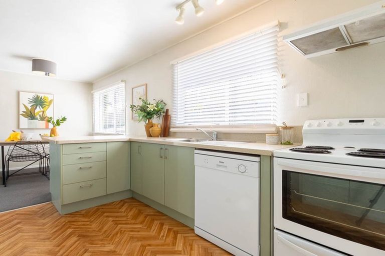 Photo of property in 5 Hookway Grove, Paraparaumu, 5032