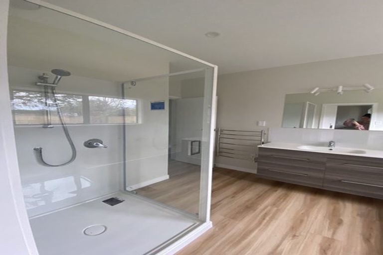 Photo of property in 378 Tararua Road, Levin, 5571