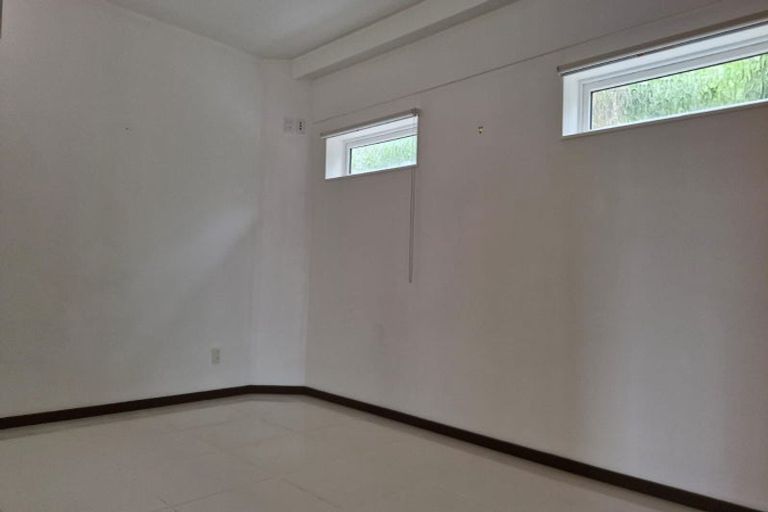 Photo of property in 41a Tamworth Crescent, Newlands, Wellington, 6037