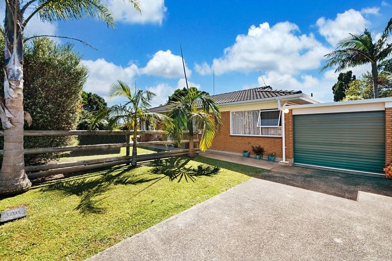 Photo of property in 1/2 Wallace Road, Ranui, Auckland, 0612