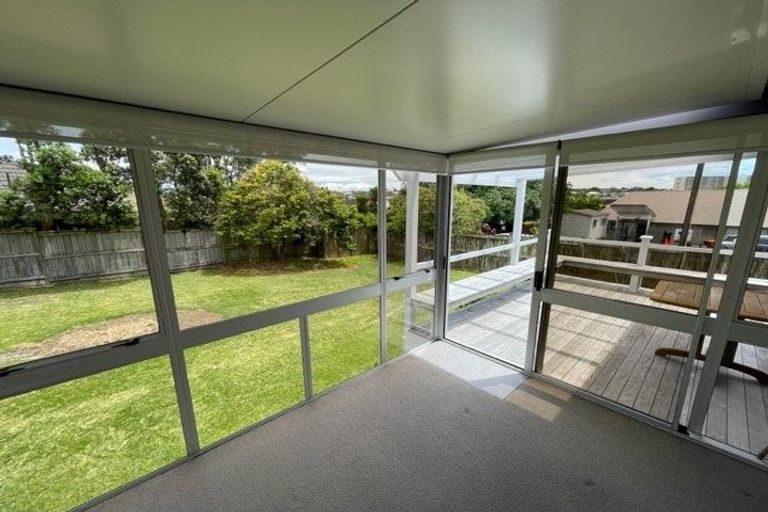 Photo of property in 3/5 Dodson Avenue, Milford, Auckland, 0620