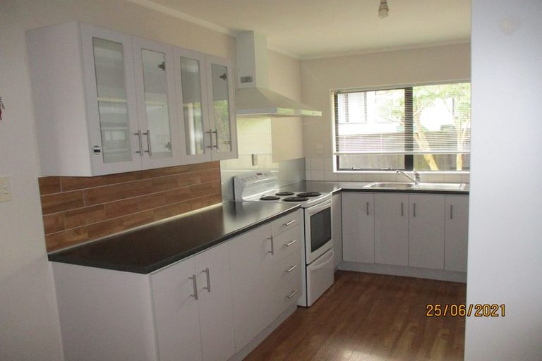 Photo of property in 2/28 De Quincey Terrace, Highland Park, Auckland, 2010