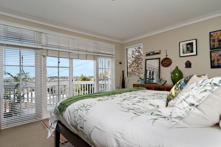 Photo of property in 207 Godley Road, Titirangi, Auckland, 0604