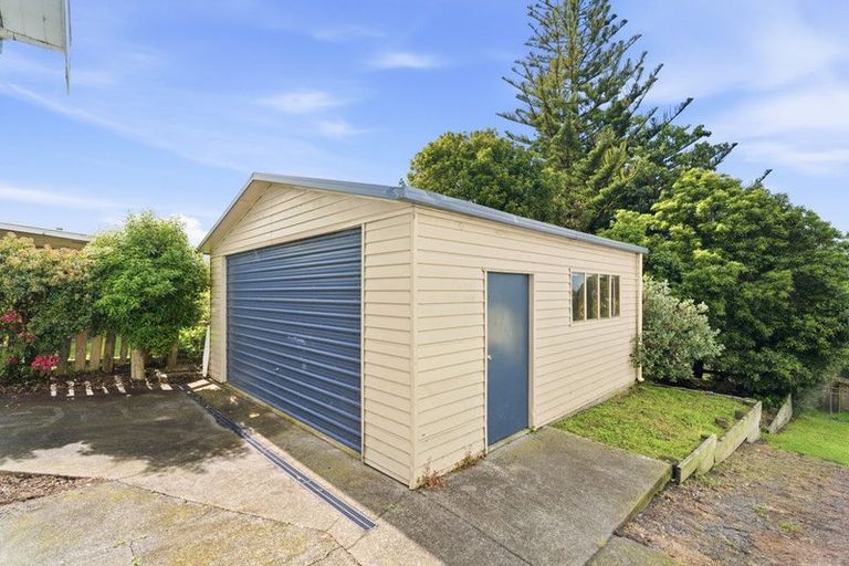 Photo of property in 31 Weraroa Road, Waverley, 4510