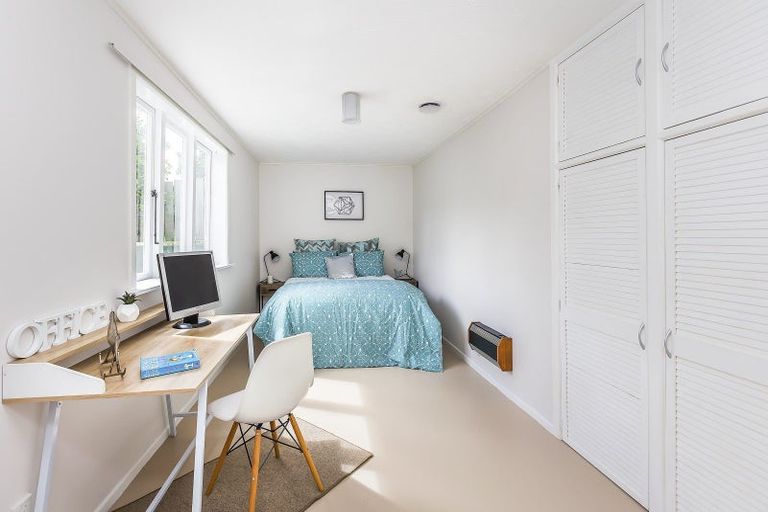 Photo of property in 112 Sutherland Road, Melrose, Wellington, 6023