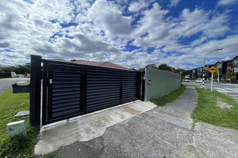 Photo of property in 11 Edgewater Drive, Pakuranga, Auckland, 2010