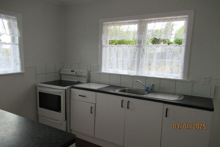 Photo of property in 17 Oreil Avenue, West Harbour, Auckland, 0618