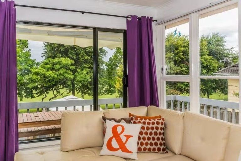 Photo of property in 8 Greenslade Crescent, Northcote, Auckland, 0627