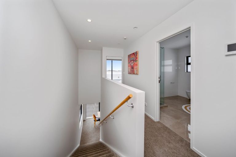 Photo of property in 2/86 Hurlstone Drive, Waiwhakaiho, New Plymouth, 4312