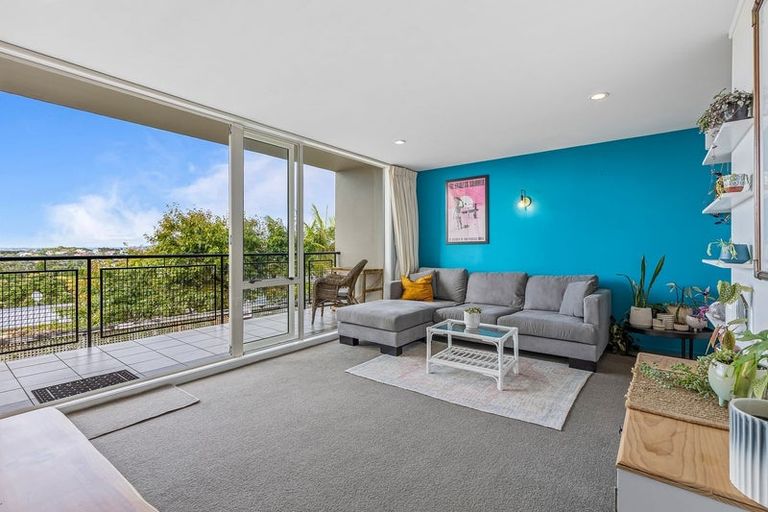 Photo of property in 11/166 Mokoia Road, Chatswood, Auckland, 0626