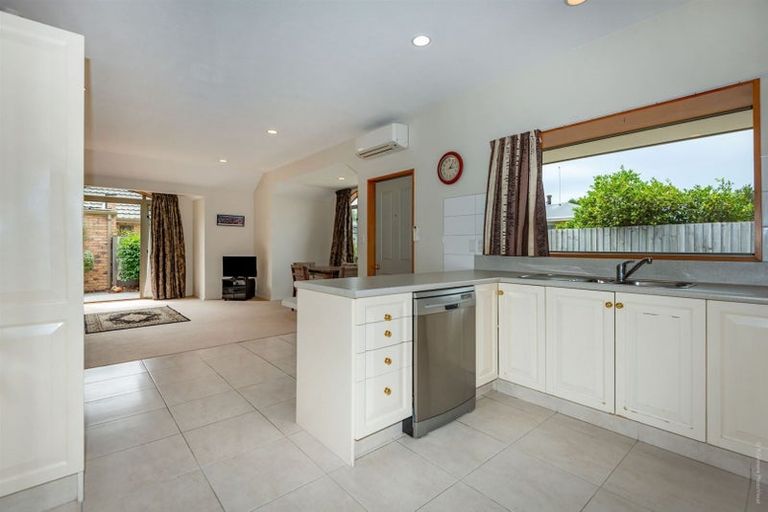Photo of property in 2/252 Mairehau Road, Burwood, Christchurch, 8083