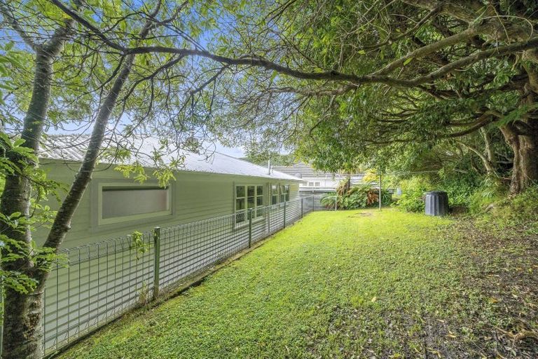 Photo of property in 6 Glen Alice Grove, Naenae, Lower Hutt, 5011