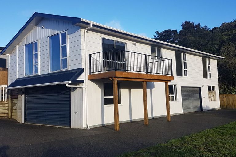 Photo of property in 28 Camellia Terrace, Maungaraki, Lower Hutt, 5010