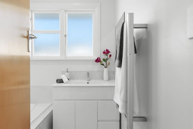 Photo of property in 1 Shaftesbury Street, Avonhead, Christchurch, 8042