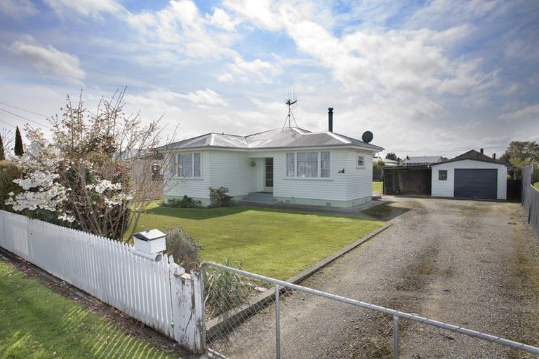 Photo of property in 25 Ngahina Street, Marton, 4710